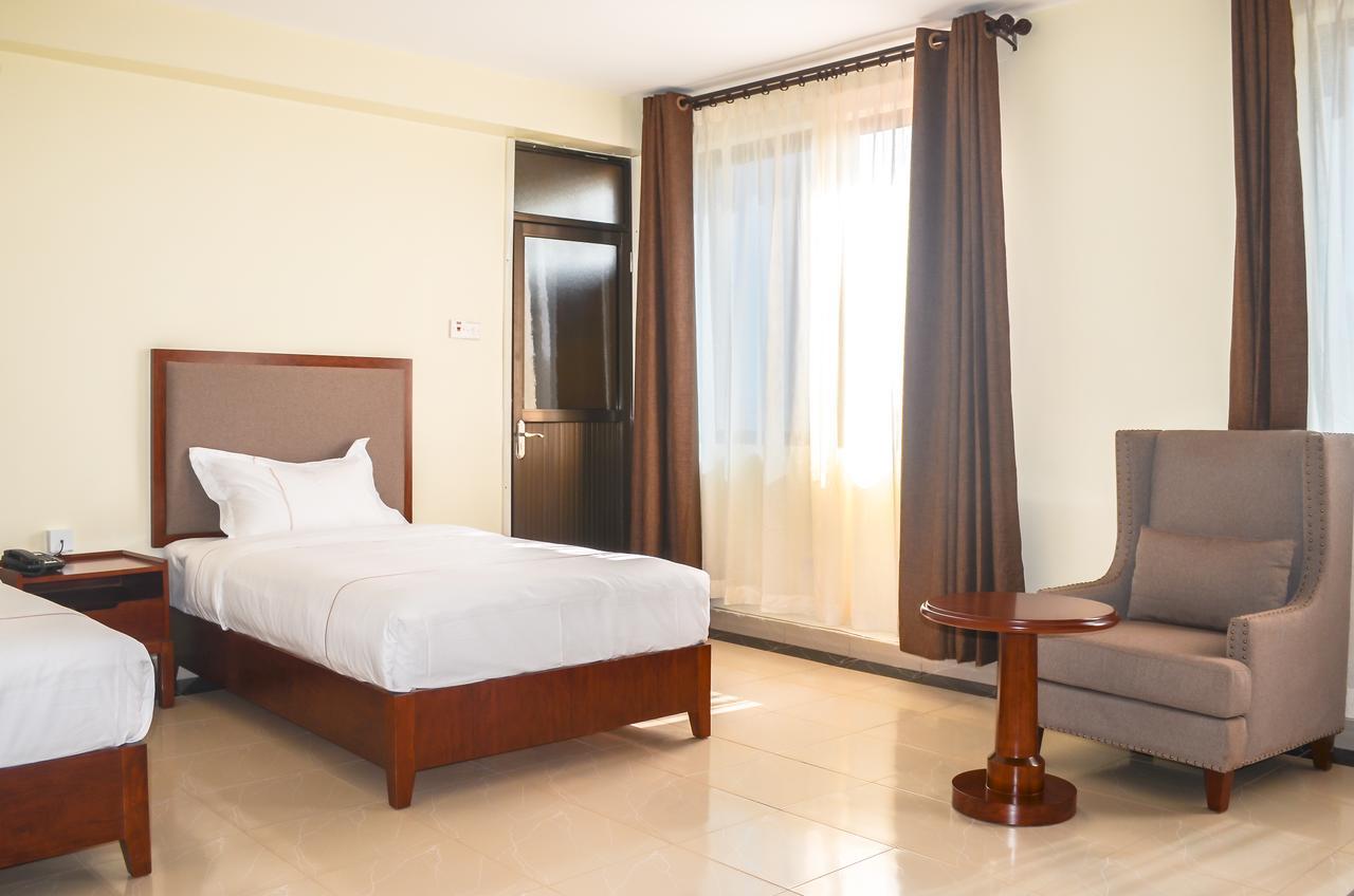 Igar Plaza Hotel Jinja Extérieur photo